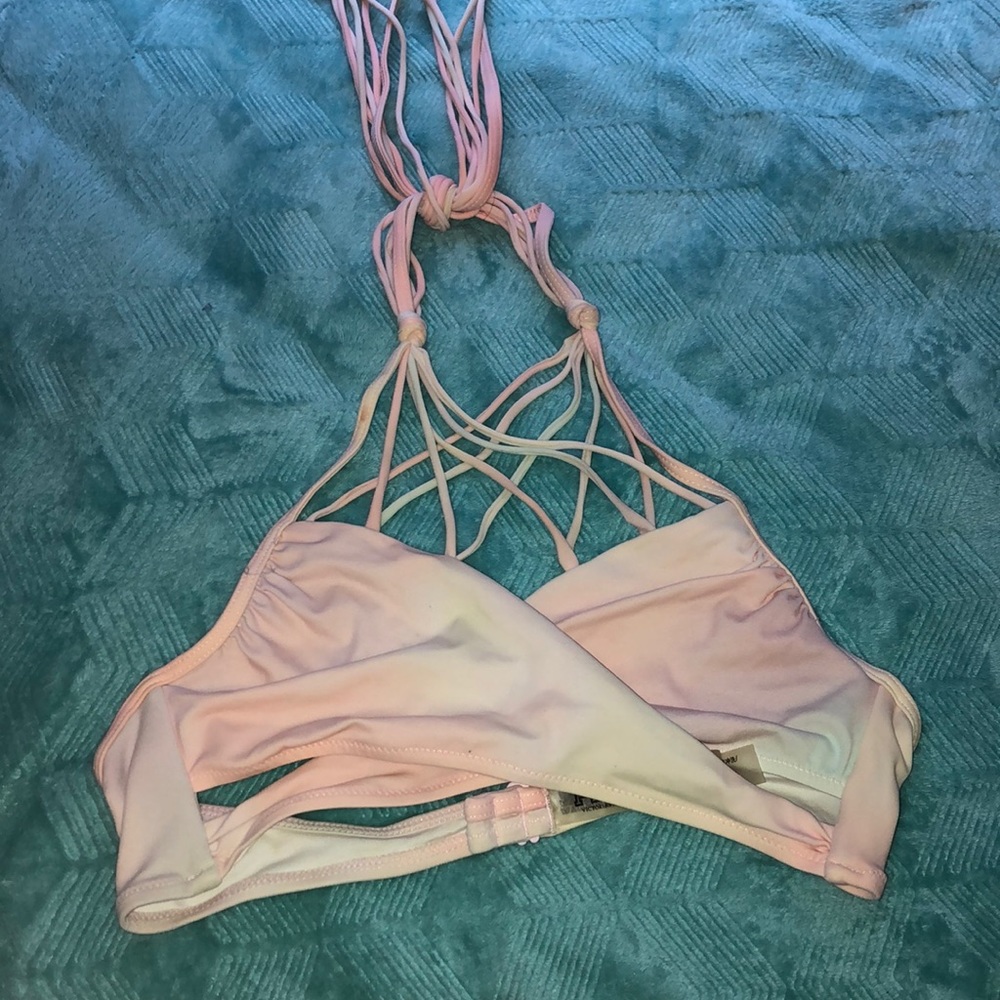 👙3/12 or 2/10 Victoria’s Secret pink bikini top